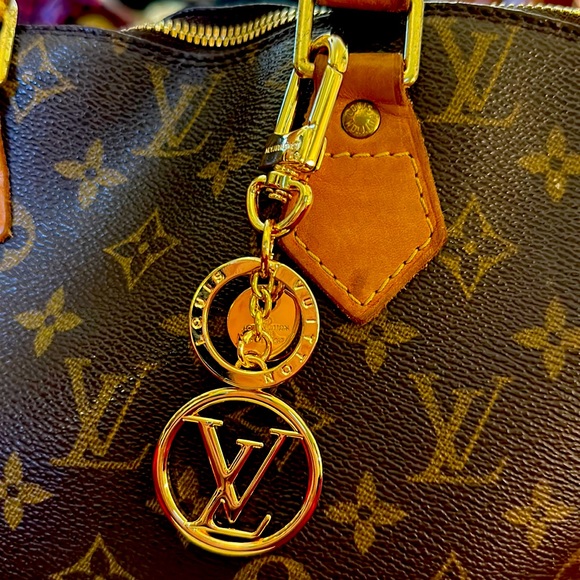 NEW LV Charm Keychain GOLD keychain w/out tag, - Picture 7 of 7